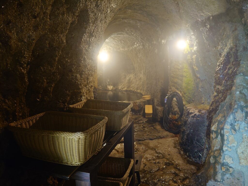 黒川温泉　洞窟風呂